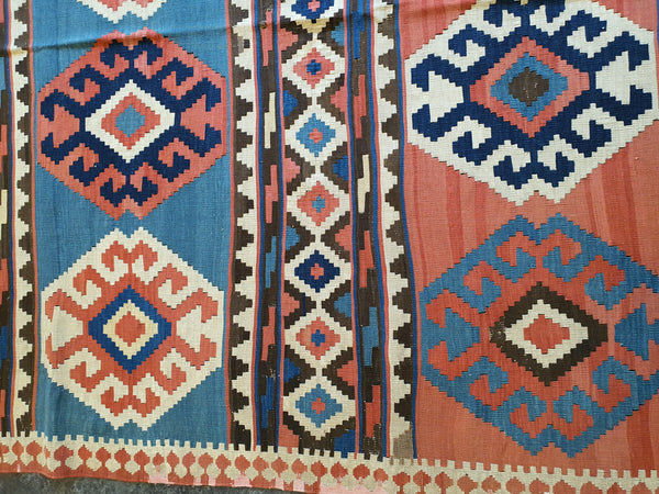 geometric kilim carpet