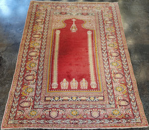 Turkish Giohrdes prayer rug